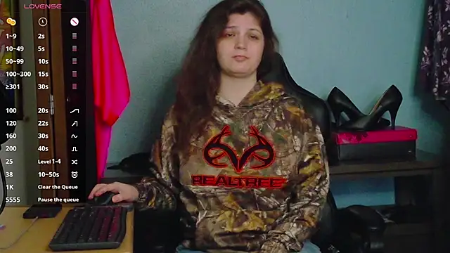 TreeJeanne online show from November 2, 2025, 7:30 pm