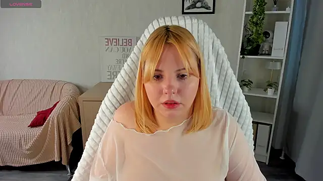 Stacy Luv online show from November 24, 2025, 9:09 am