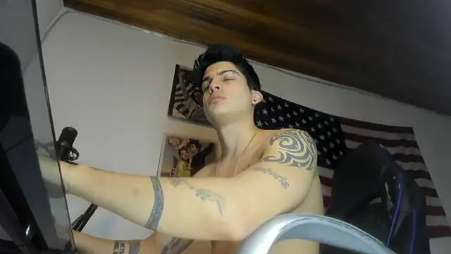 Snapshot of charlie_hotxxx chatting on January 31, 2026, 11:58 pm charlie hotxxx online show from January 31, 2026, 11:58 pm