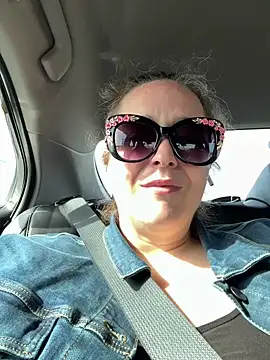 sylviahhh online show from May 17, 2026, 1:00 pm