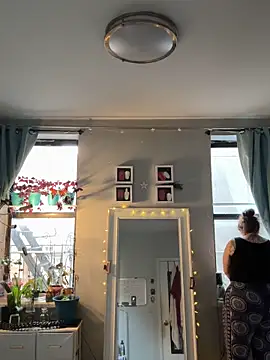 Snapshot of sylviahhh chatting on March 31, 2026, 10:45 pm sylviahhh online show from March 31, 2026, 10:45 pm