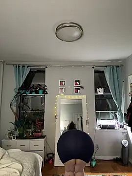 Snapshot of sylviahhh chatting on April 15, 2026, 12:49 am sylviahhh online show from April 15, 2026, 12:49 am