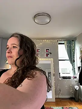 Snapshot of sylviahhh chatting on April 1, 2026, 9:34 pm sylviahhh online show from April 1, 2026, 9:34 pm