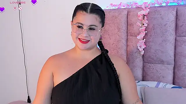 miahkumar online show from May 23, 2026, 7:02 pm