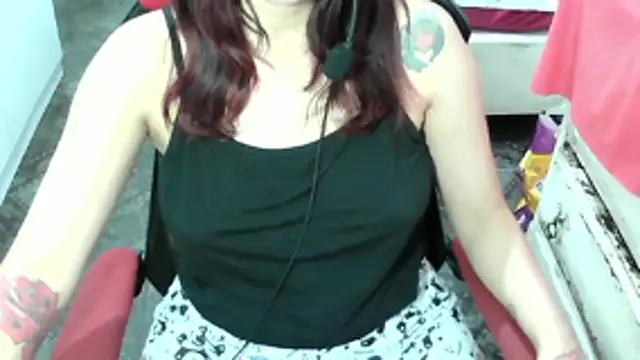 ManuEscarlate13 online show from April 28, 2026, 2:10 am