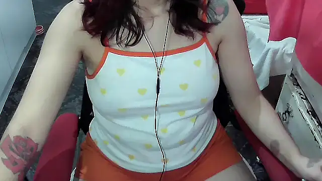 Snapshot of ManuEscarlate13 chatting on February 19, 2026, 5:04 am ManuEscarlate13 online show from February 19, 2026, 5:04 am