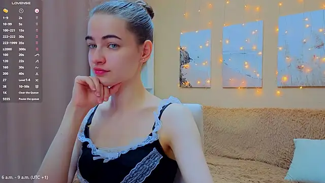 Snapshot of AstoriyaNight chatting on April 12, 2026, 4:16 am AstoriyaNight online show from April 12, 2026, 4:16 am