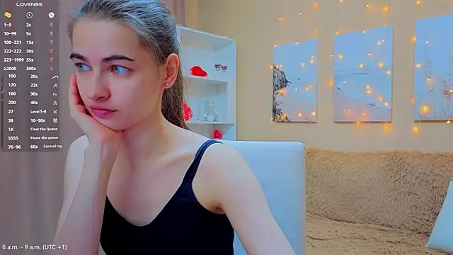 Snapshot of AstoriyaNight chatting on April 16, 2026, 5:19 am AstoriyaNight online show from April 16, 2026, 5:19 am