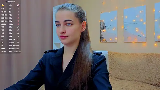 Snapshot of AstoriyaNight chatting on April 11, 2026, 7:45 am AstoriyaNight online show from April 11, 2026, 7:45 am