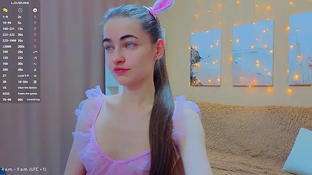 Snapshot of AstoriyaNight chatting on April 4, 2026, 4:08 am AstoriyaNight online show from April 4, 2026, 4:08 am