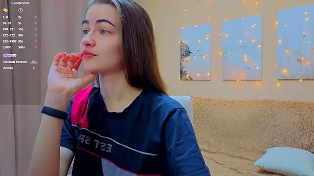 Snapshot of AstoriyaNight chatting on April 9, 2026, 7:14 am AstoriyaNight online show from April 9, 2026, 7:14 am