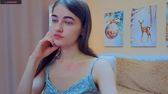 Snapshot of AstoriyaNight chatting on February 5, 2026, 10:33 am AstoriyaNight online show from February 5, 2026, 10:33 am