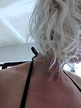 Snapshot of Tinuus chatting on March 8, 2025, 1:25 pm Tinuus online show from March 8, 2025, 1:25 pm