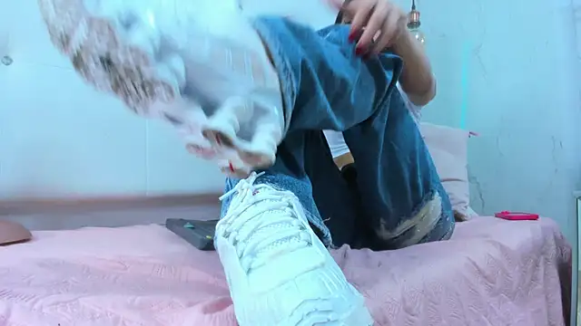 Little Jenni online show from February 15, 2026, 1:54 pm