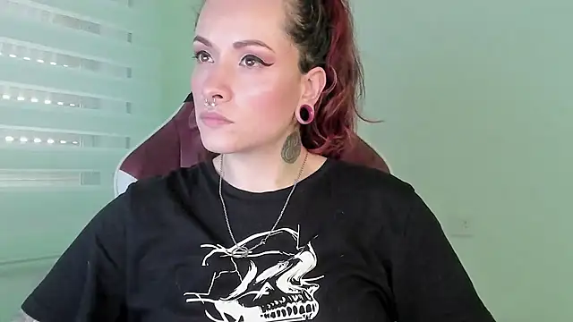 Snapshot of Domina_Deivis chatting on February 21, 2025, 3:21 pm Domina Deivis online show from February 21, 2025, 3:21 pm