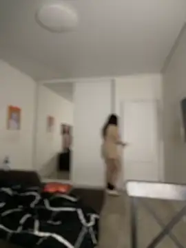 HoneySweetBee online show from November 2, 2025, 1:27 pm