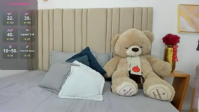 izadii online show from March 14, 2025, 6:50 pm