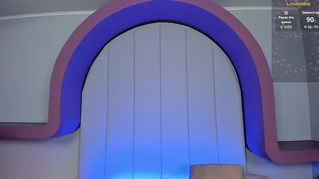 lexiethompson  online show from September 12, 2025, 12:16 pm