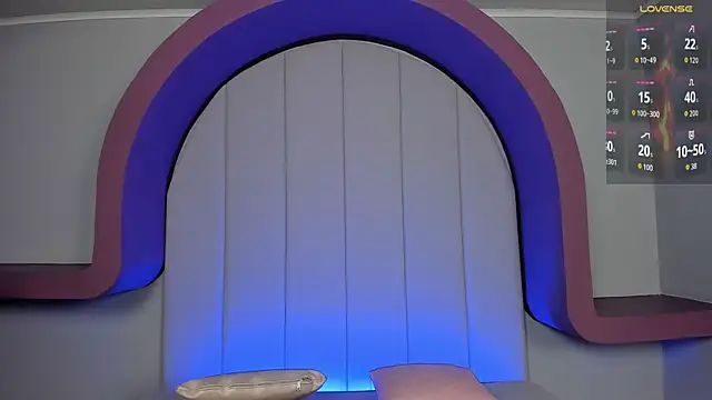 lexiethompson  online show from September 13, 2025, 12:05 pm