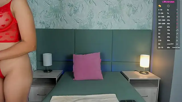 lexiethompson  online show from September 23, 2025, 12:12 pm