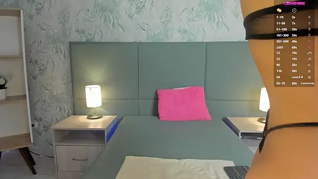 lexiethompson  online show from September 15, 2025, 12:16 pm