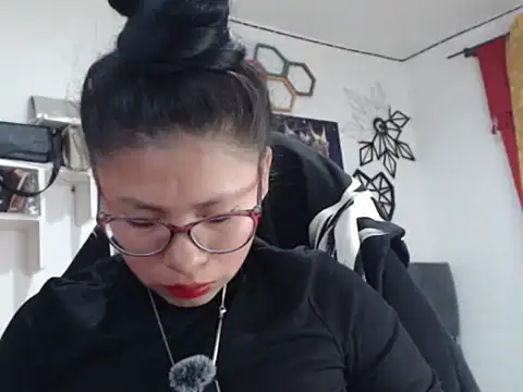 Alizon95 online show from March 25, 2026, 7:57 pm