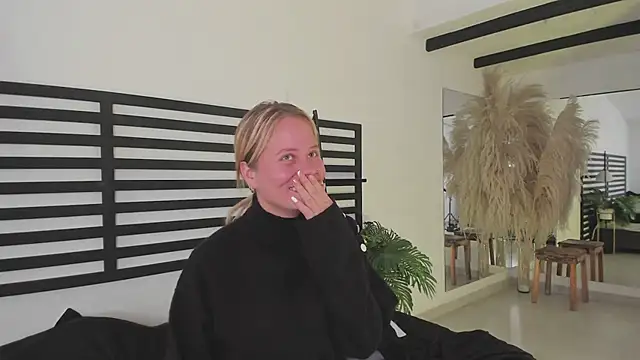 stefanny ruiz  online show from February 18, 2025, 6:37 pm