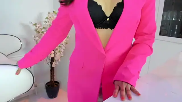 winterforu online show from November 9, 2025, 4:11 pm