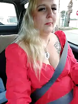 BecciDeluxe online show from December 19, 2025, 11:45 am