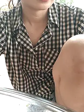 Snapshot of Blythe_69 chatting on March 14, 2025, 4:10 am Blythe 69 online show from March 14, 2025, 4:10 am