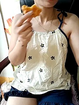 Snapshot of Blythe_69 chatting on September 24, 2025, 3:24 am Blythe 69 online show from September 24, 2025, 3:24 am