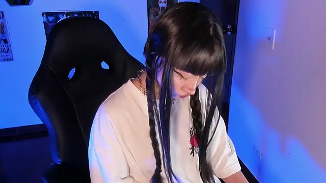 MonxxsLove online show from May 9, 2026, 4:27 am