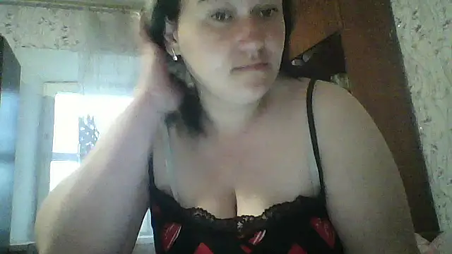 HollyLaBerry online show from May 12, 2026, 6:43 am