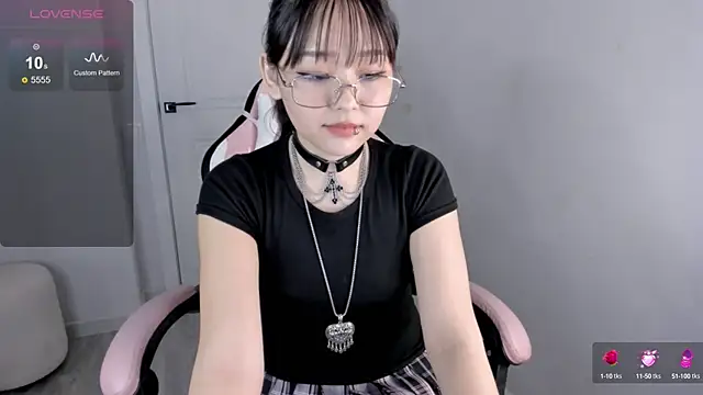 Snapshot of hee_young11 chatting on September 13, 2025, 10:37 am hee young11 online show from September 13, 2025, 10:37 am