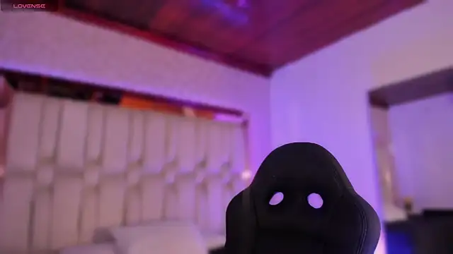 Kleverly Manson1 online show from December 18, 2025, 8:12 pm