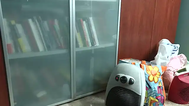 Snapshot of smoothandtiny chatting on March 18, 2026, 8:06 am smoothandtiny online show from March 18, 2026, 8:06 am