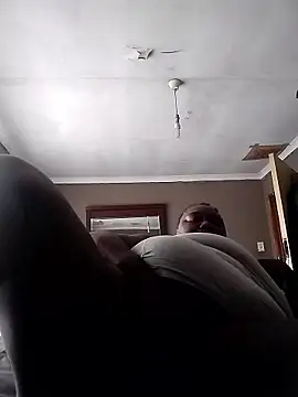 Snapshot of MATUREBUSSTY chatting on January 18, 2026, 6:06 am MATUREBUSSTY online show from January 18, 2026, 6:06 am