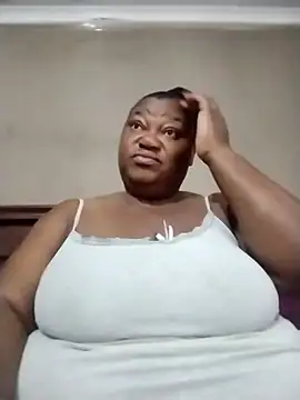 Snapshot of MATUREBUSSTY chatting on February 12, 2026, 3:50 am MATUREBUSSTY online show from February 12, 2026, 3:50 am