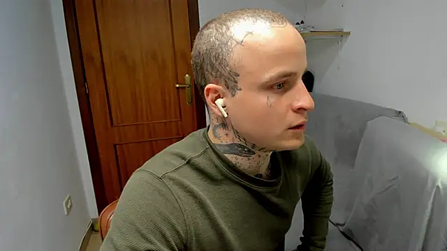 Snapshot of layneinchains chatting on April 4, 2026, 2:34 pm layneinchains online show from April 4, 2026, 2:34 pm