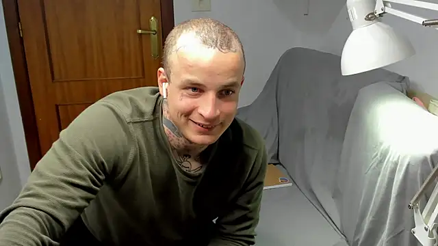 Snapshot of layneinchains chatting on April 7, 2026, 3:14 pm layneinchains online show from April 7, 2026, 3:14 pm