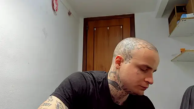 Snapshot of layneinchains chatting on March 19, 2026, 11:21 am layneinchains online show from March 19, 2026, 11:21 am