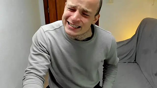 Snapshot of layneinchains chatting on April 11, 2026, 1:04 pm layneinchains online show from April 11, 2026, 1:04 pm