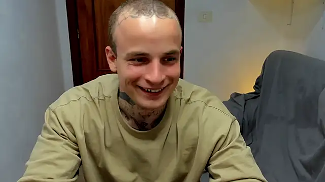 Snapshot of layneinchains chatting on April 14, 2026, 8:58 pm layneinchains online show from April 14, 2026, 8:58 pm