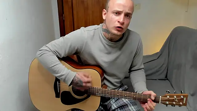 Snapshot of layneinchains chatting on April 10, 2026, 12:01 pm layneinchains online show from April 10, 2026, 12:01 pm