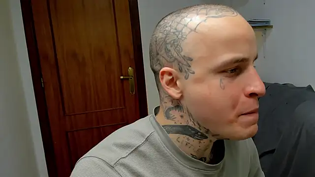 Snapshot of layneinchains chatting on March 21, 2026, 2:21 pm layneinchains online show from March 21, 2026, 2:21 pm