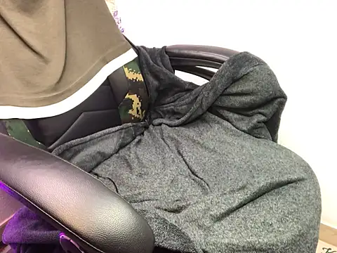 Snapshot of layneinchains chatting on October 13, 2025, 7:54 am layneinchains online show from October 13, 2025, 7:54 am