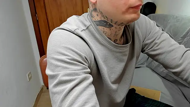 Snapshot of layneinchains chatting on March 25, 2026, 10:03 am layneinchains online show from March 25, 2026, 10:03 am