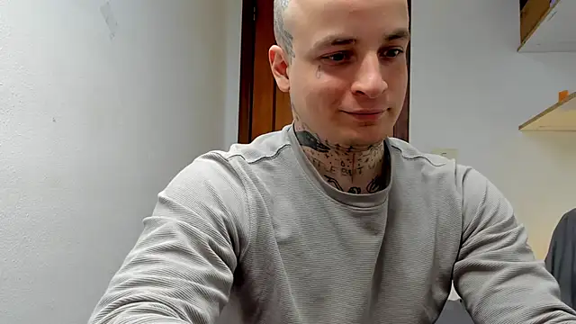 Snapshot of layneinchains chatting on March 16, 2026, 11:47 am layneinchains online show from March 16, 2026, 11:47 am