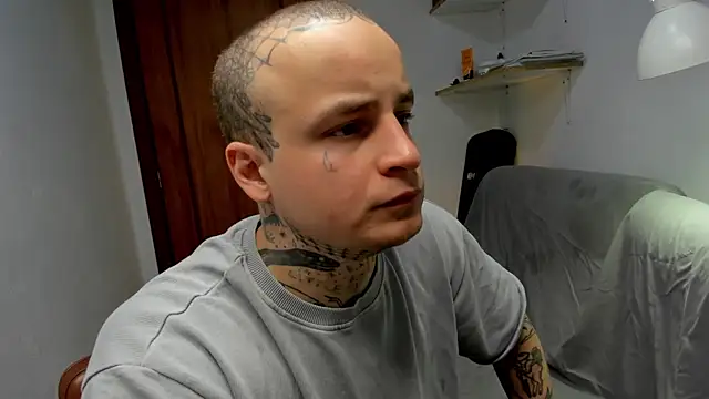 Snapshot of layneinchains chatting on March 31, 2026, 8:49 am layneinchains online show from March 31, 2026, 8:49 am