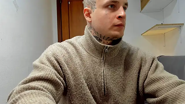 Snapshot of layneinchains chatting on March 18, 2026, 2:08 pm layneinchains online show from March 18, 2026, 2:08 pm